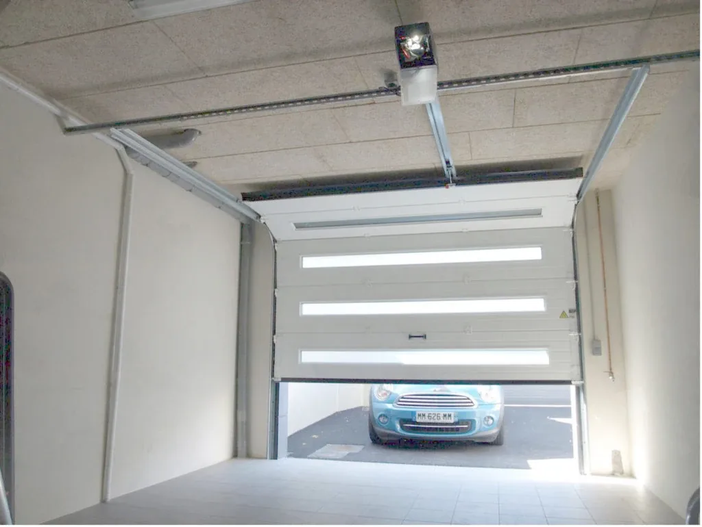 Porte de garage et guidage