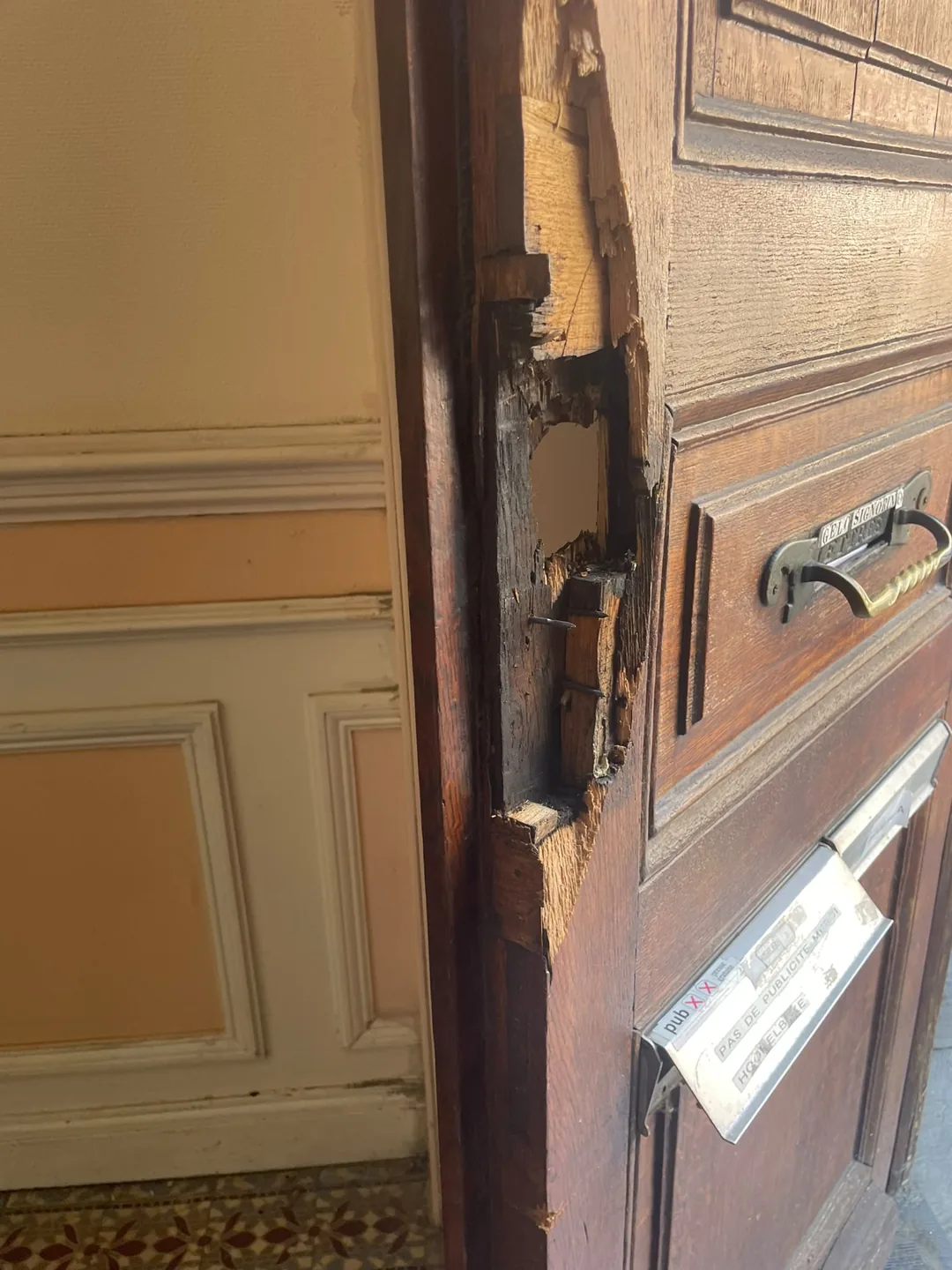 Exemple de menuiserie et de quincaillerie